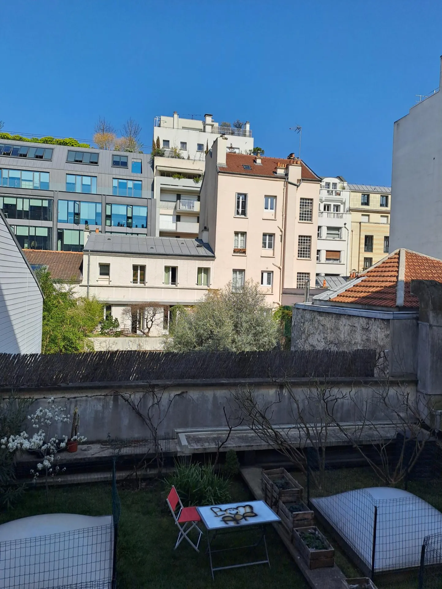Studio à vendre de 25 m² à Paris 15 secteur Convention avec balcon 