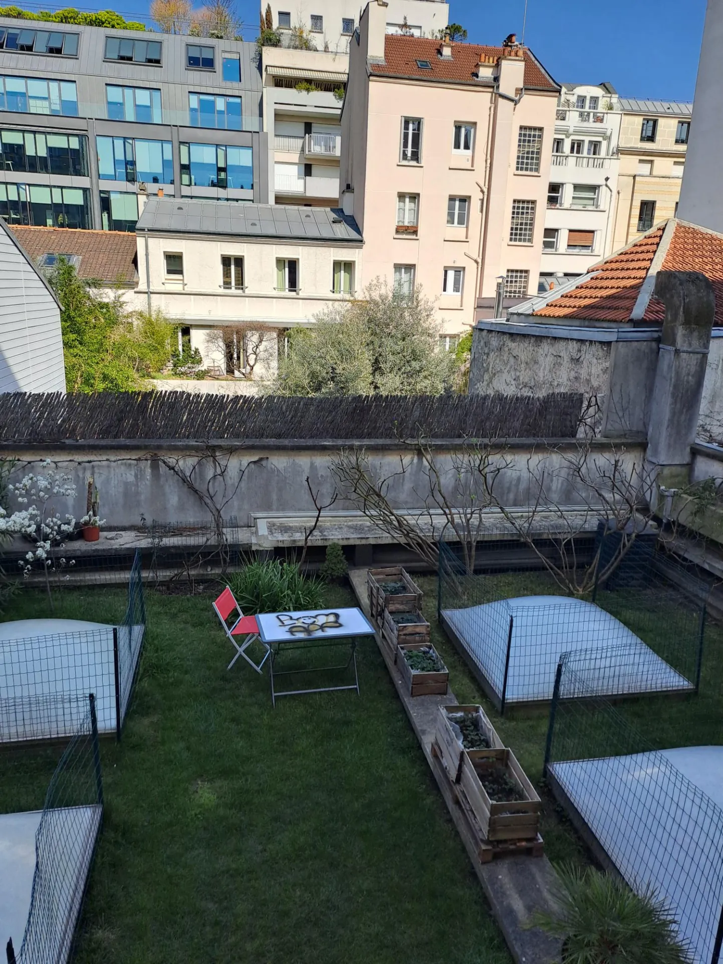 Studio à vendre de 25 m² à Paris 15 secteur Convention avec balcon 