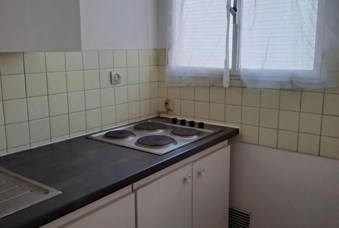 Studio à vendre de 25 m² à Paris 15 secteur Convention avec balcon 