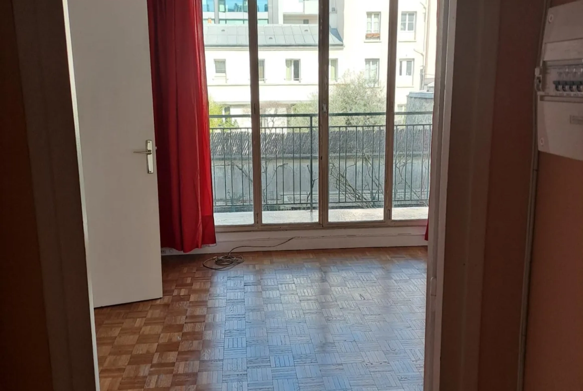 Studio à vendre de 25 m² à Paris 15 secteur Convention avec balcon 