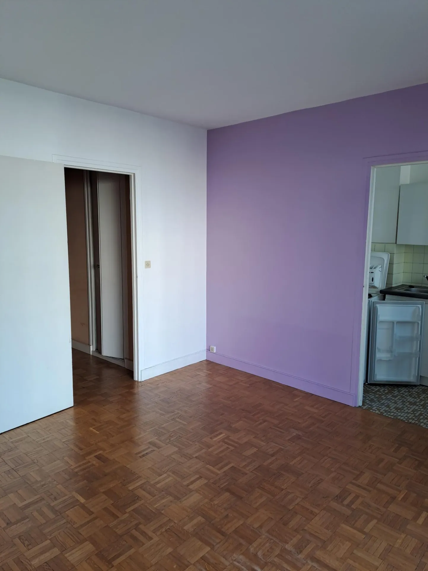 Studio à vendre de 25 m² à Paris 15 secteur Convention avec balcon 