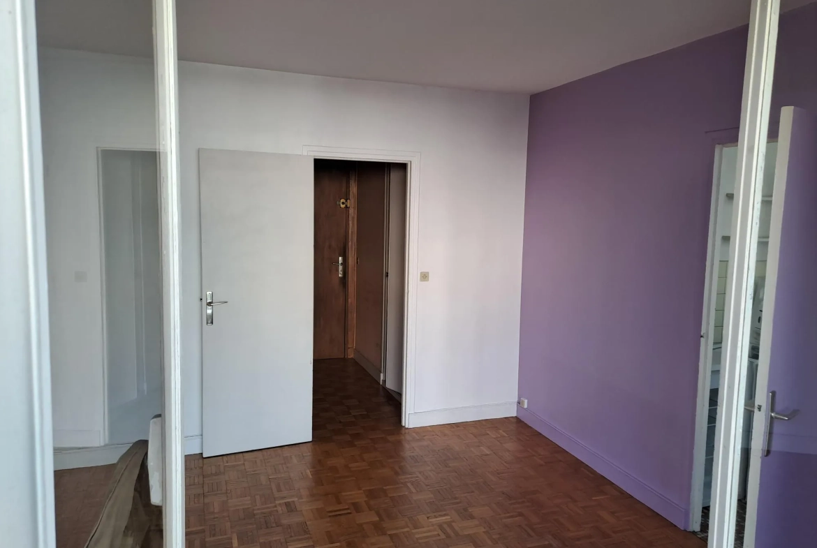 Studio à vendre de 25 m² à Paris 15 secteur Convention avec balcon 