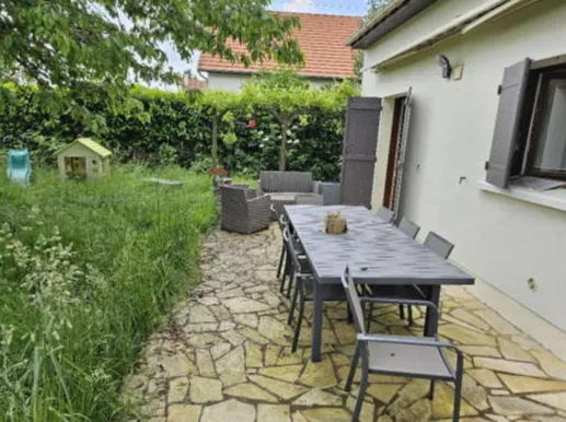 Maison à vendre à Saint-Rémy-Lès-Chevreuse avec 3 chambres, garage et terrasse 