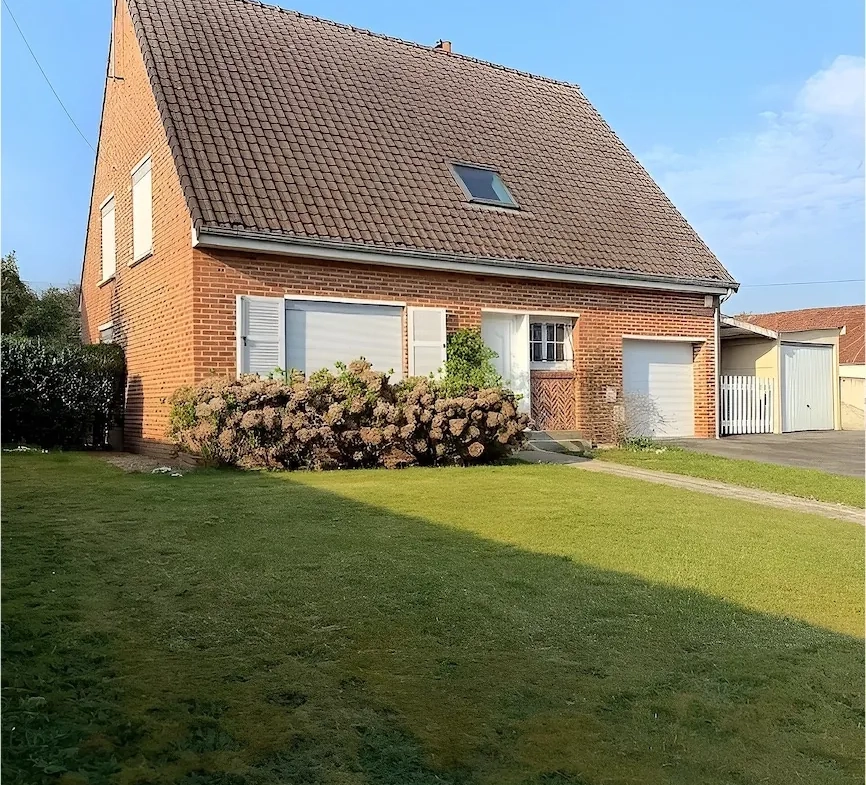 Charmante maison familiale à vendre à Maubeuge, proche centre avec garage et jardin 