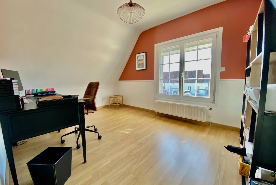 Charmante maison familiale à vendre à Maubeuge, proche centre avec garage et jardin 