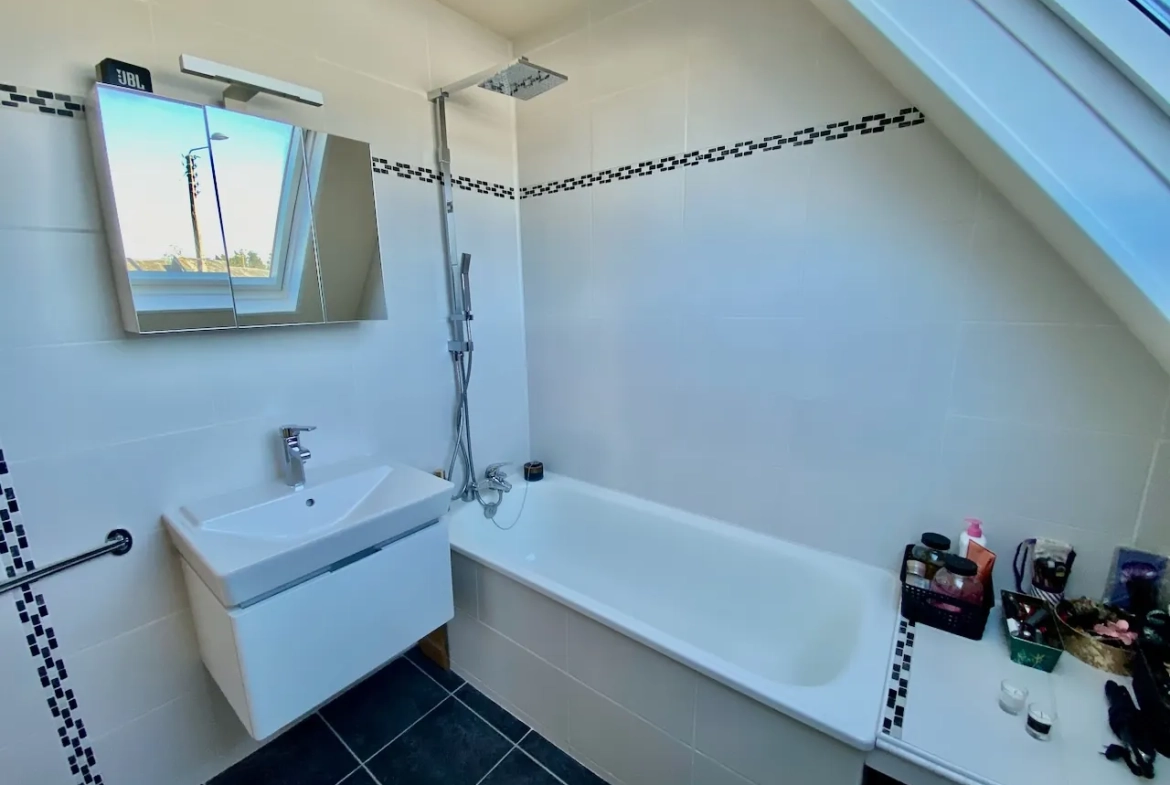 Charmante maison familiale à vendre à Maubeuge, proche centre avec garage et jardin 