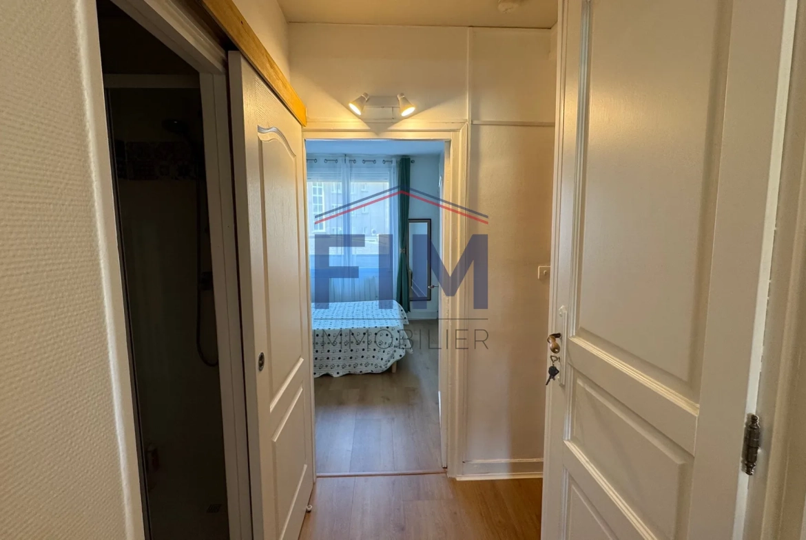 Appartement F2 avec vue imprenable sur le canal de Dieppe à vendre 