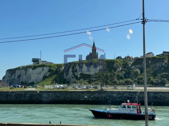 Appartement F2 avec vue imprenable sur le canal de Dieppe à vendre