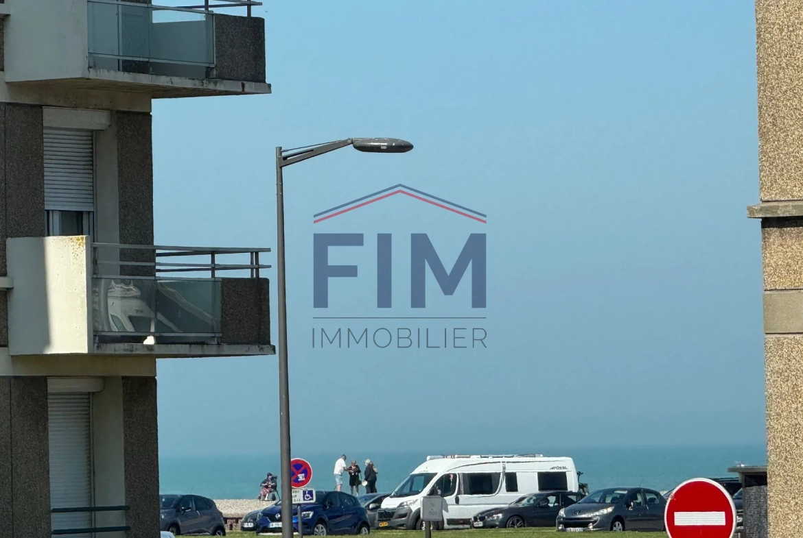 Appartement F2 avec vue imprenable sur le canal de Dieppe à vendre 