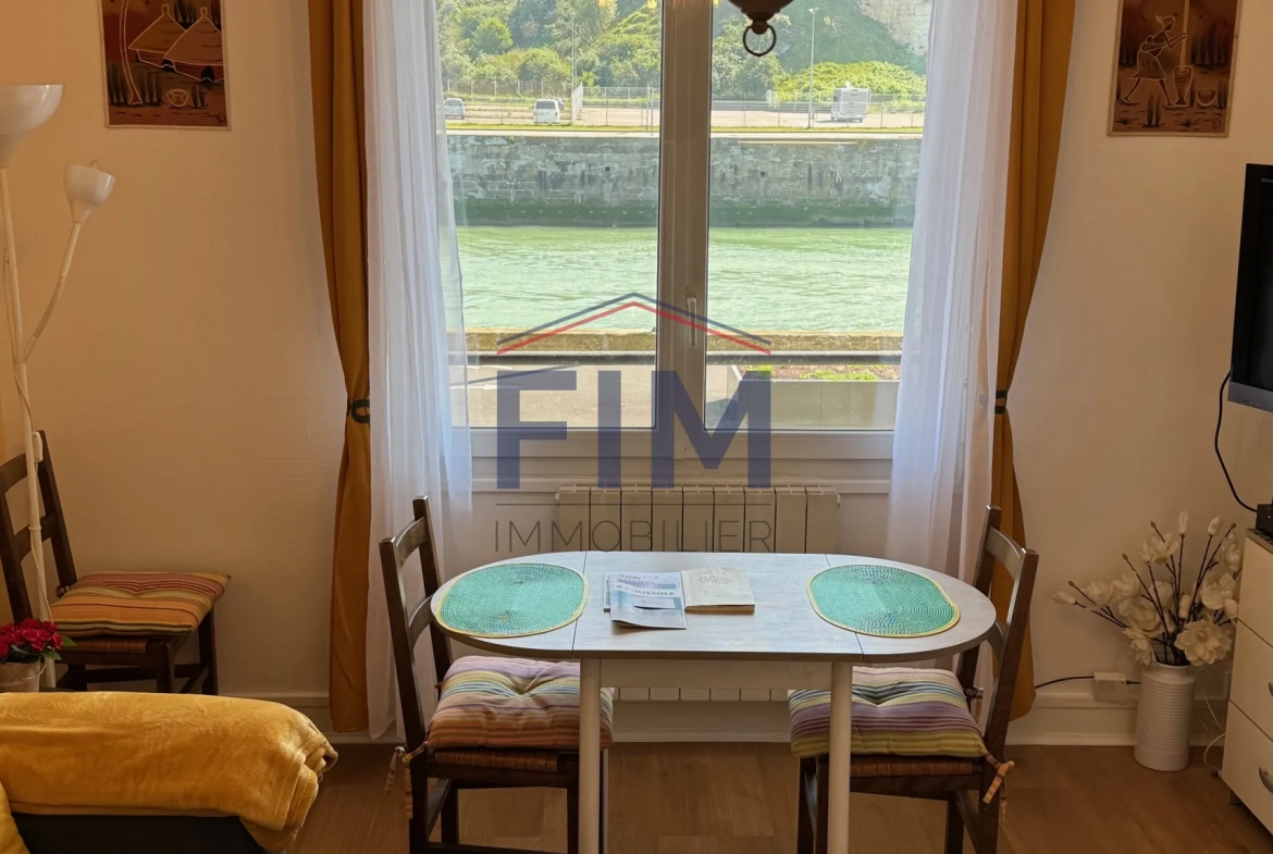 Appartement F2 avec vue imprenable sur le canal de Dieppe à vendre 