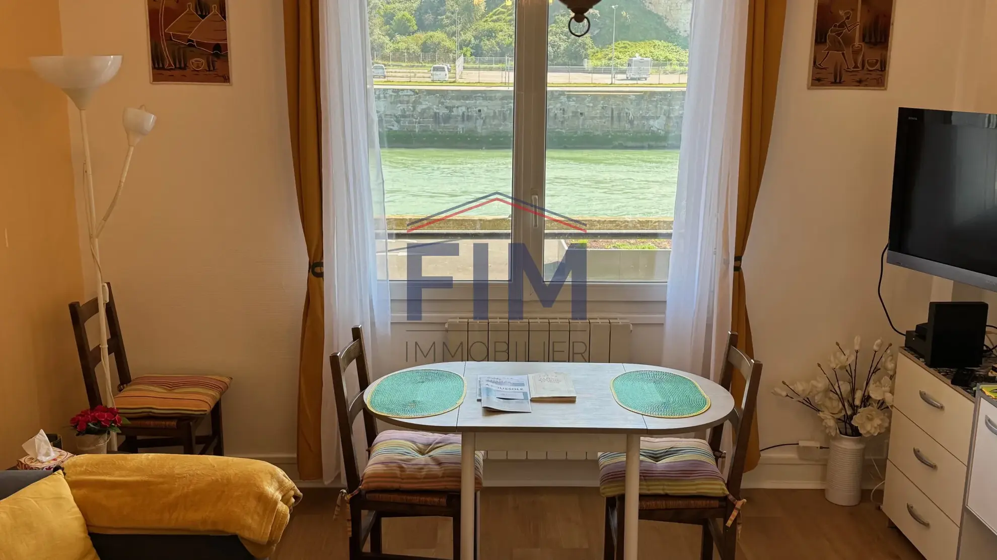 Appartement F2 avec vue imprenable sur le canal de Dieppe à vendre 