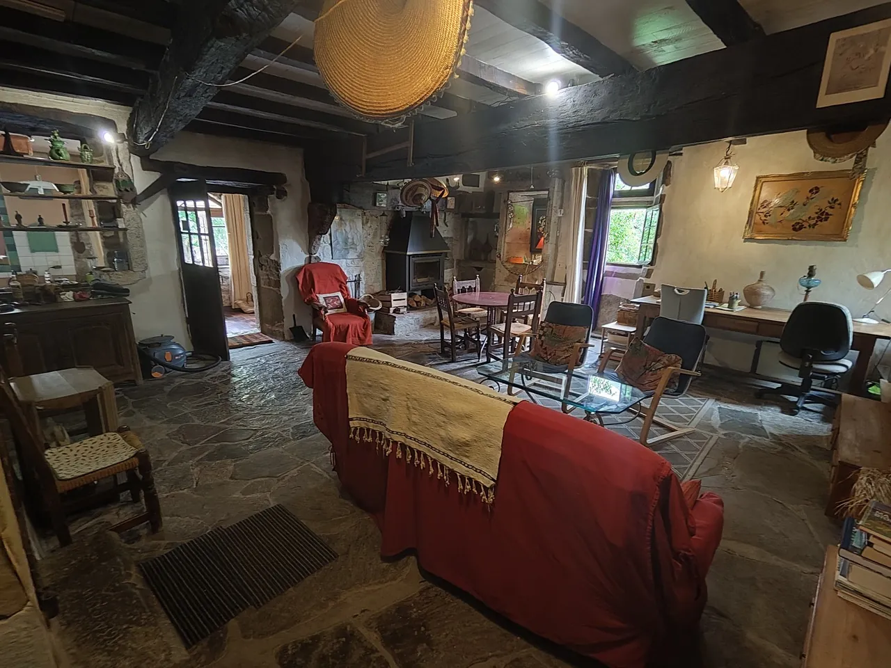 Maison ancienne en pierre avec jardin à Vesc, idéal pour amoureux d’authenticité 