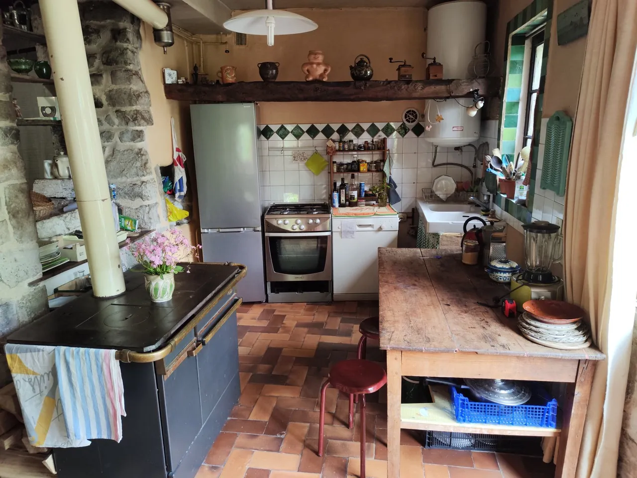 Maison ancienne en pierre avec jardin à Vesc, idéal pour amoureux d’authenticité 