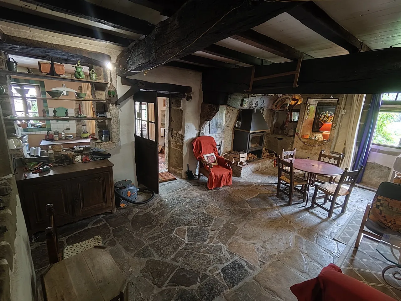 Maison ancienne en pierre avec jardin à Vesc, idéal pour amoureux d’authenticité 