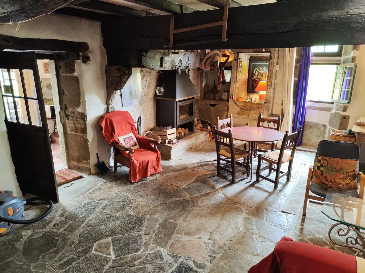 Maison ancienne en pierre avec jardin à Vesc, idéal pour amoureux d’authenticité 