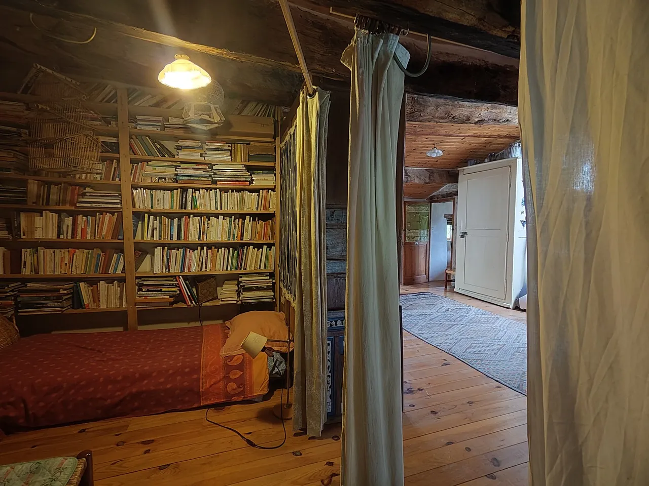 Maison ancienne en pierre avec jardin à Vesc, idéal pour amoureux d’authenticité 