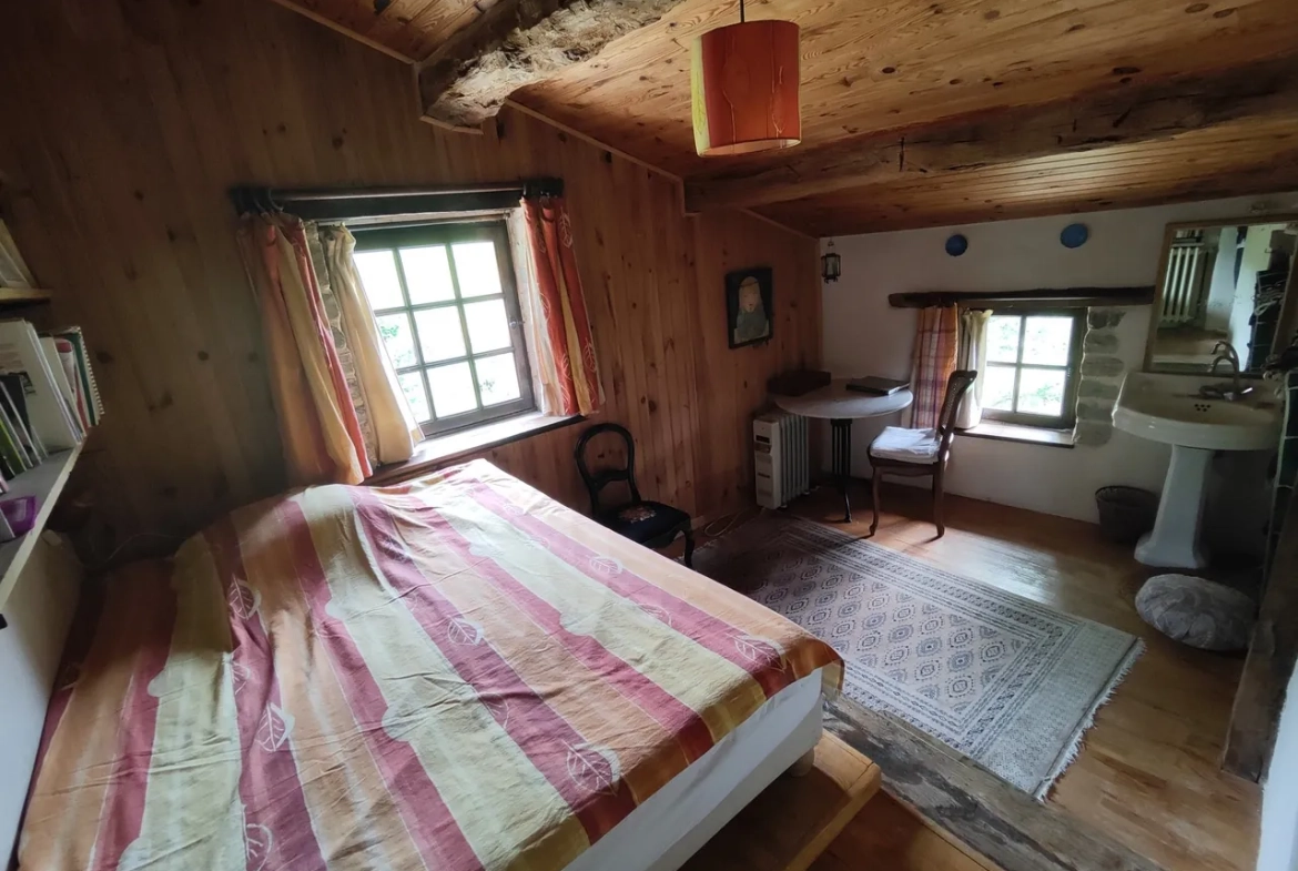 Maison ancienne en pierre avec jardin à Vesc, idéal pour amoureux d’authenticité 