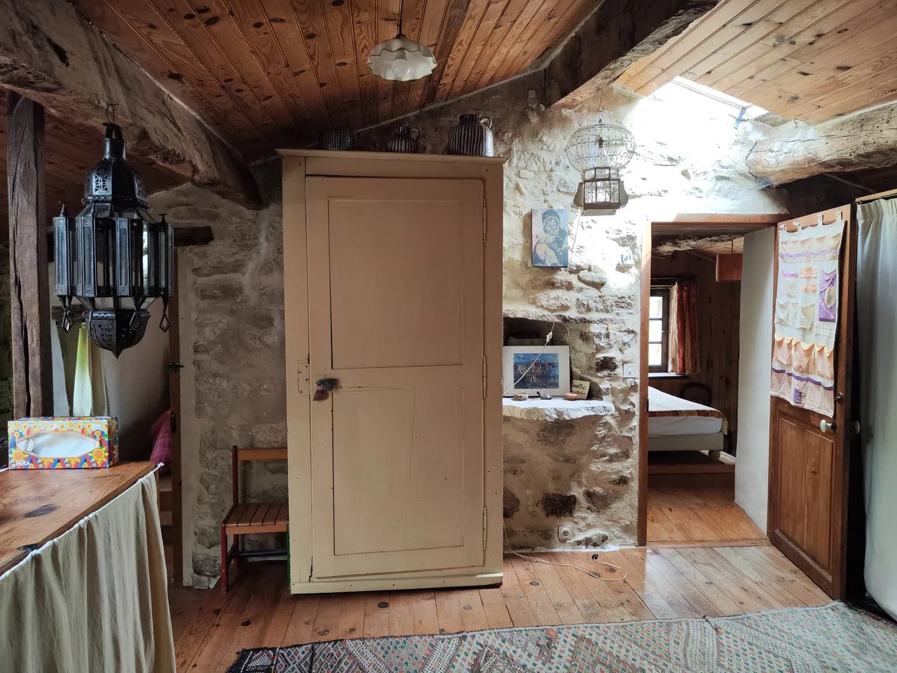 Maison ancienne en pierre avec jardin à Vesc, idéal pour amoureux d’authenticité 