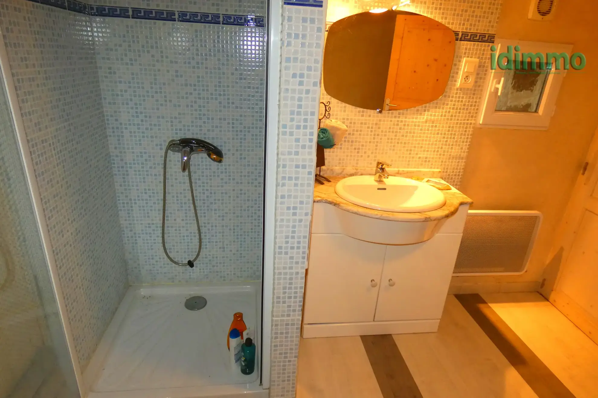 Belle maison auvergnate en pierre à vendre à Marcoles, 3 chambres, garage et cave 