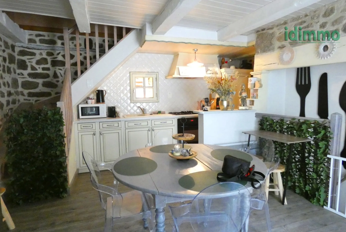 Belle maison auvergnate en pierre à vendre à Marcoles, 3 chambres, garage et cave 