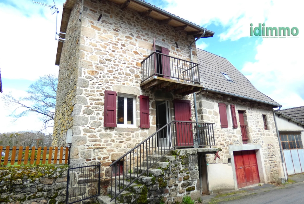 Belle maison auvergnate en pierre à vendre à Marcoles, 3 chambres, garage et cave 