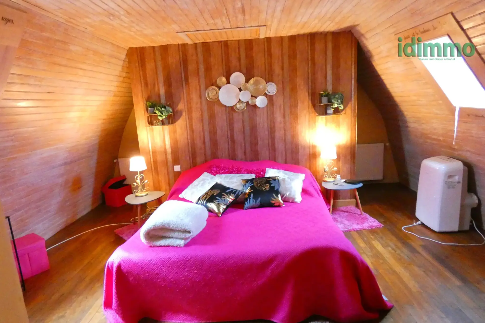 Belle maison auvergnate en pierre à vendre à Marcoles, 3 chambres, garage et cave 