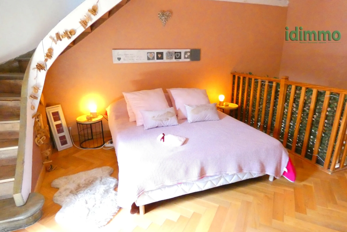 Belle maison auvergnate en pierre à vendre à Marcoles, 3 chambres, garage et cave 