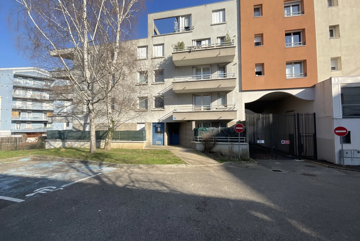 Appartement T4 avec garage à L’Isle d’Abeau - Opportunité d’investissement 
