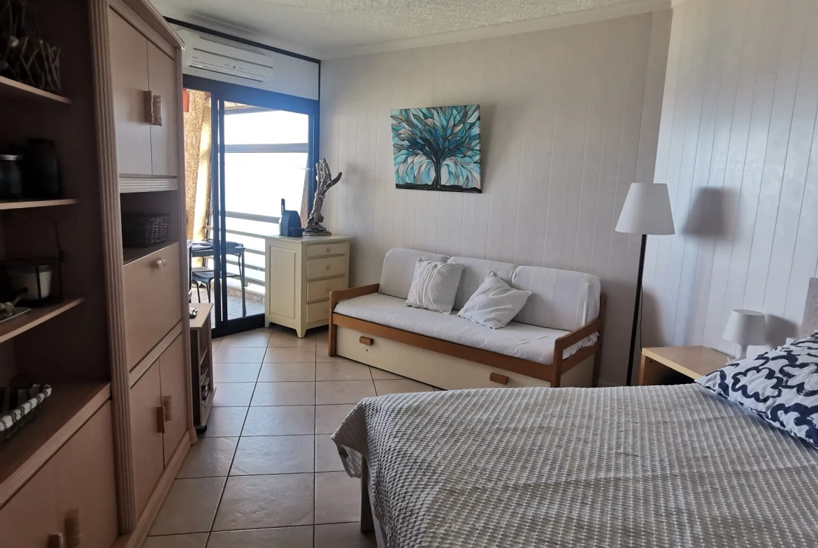 Charmant studio avec vue imprenable sur la mer à Moriani, excellent potentiel locatif 