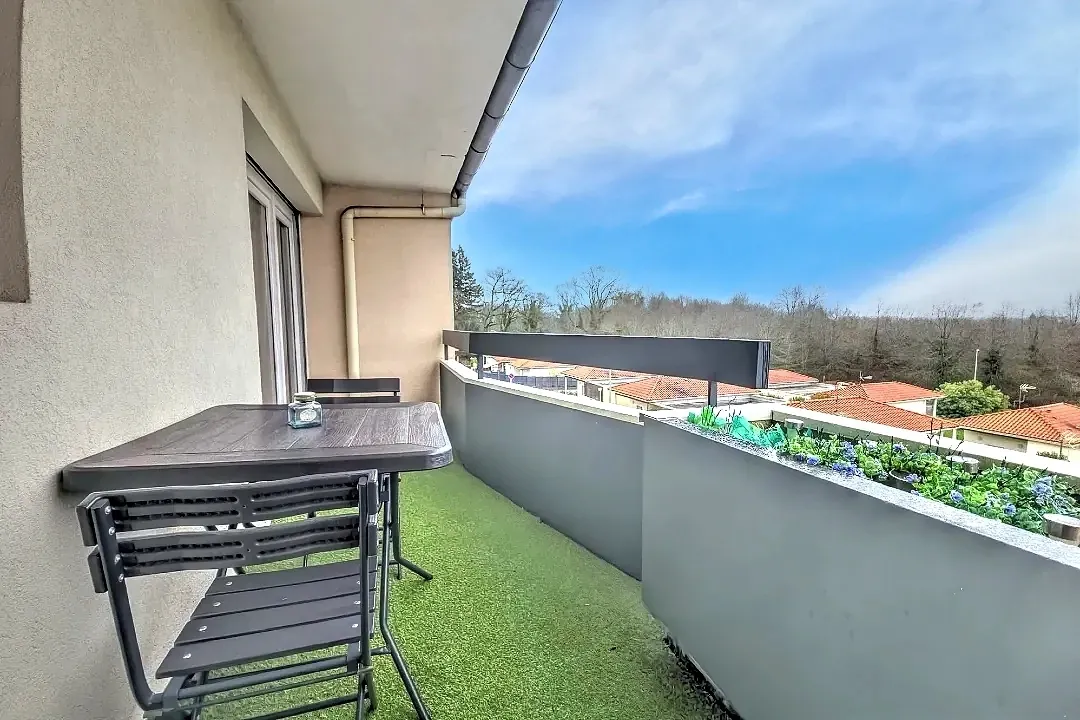 Studio meublé de 36 m² à Limoges, secteur Ester - Bois de la Bastide, avec parking sécurisé 