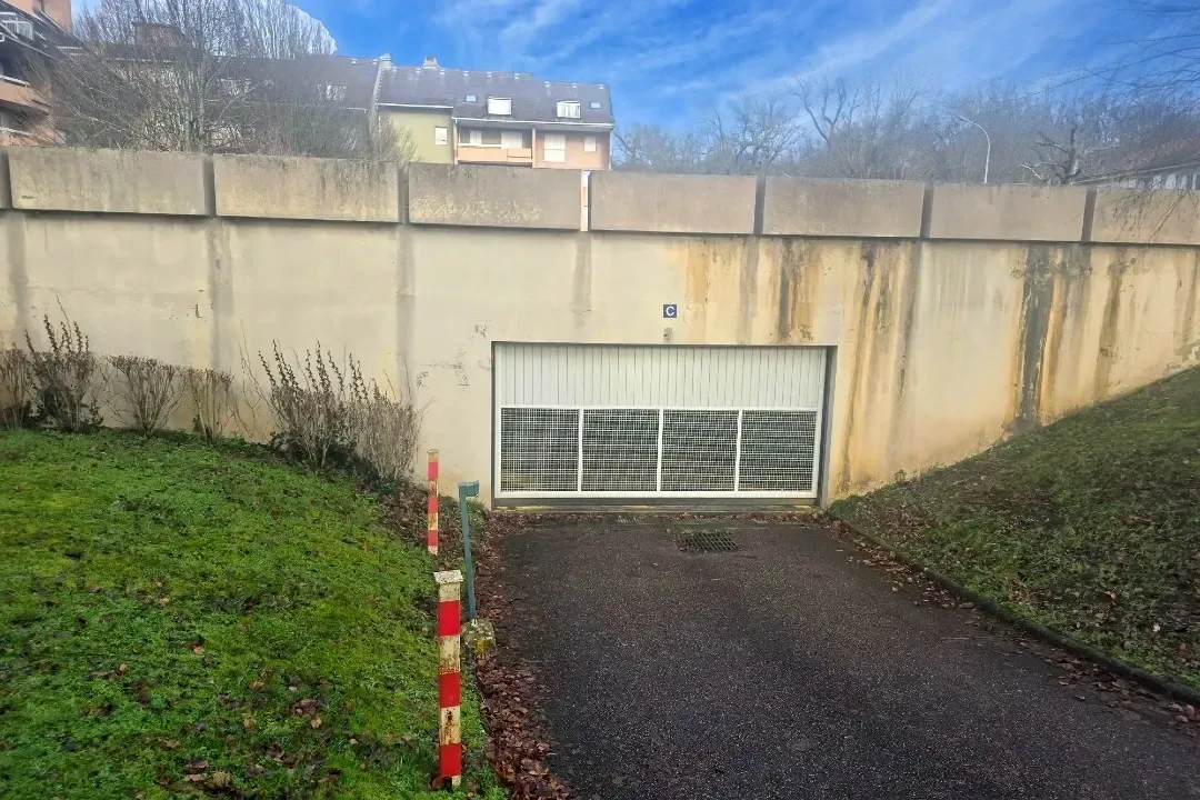 Studio meublé de 36 m² à Limoges, secteur Ester - Bois de la Bastide, avec parking sécurisé 