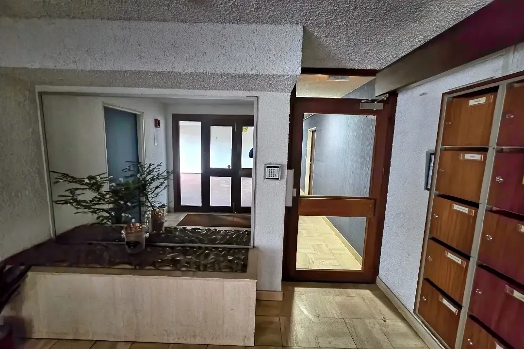 Studio meublé de 36 m² à Limoges, secteur Ester - Bois de la Bastide, avec parking sécurisé 