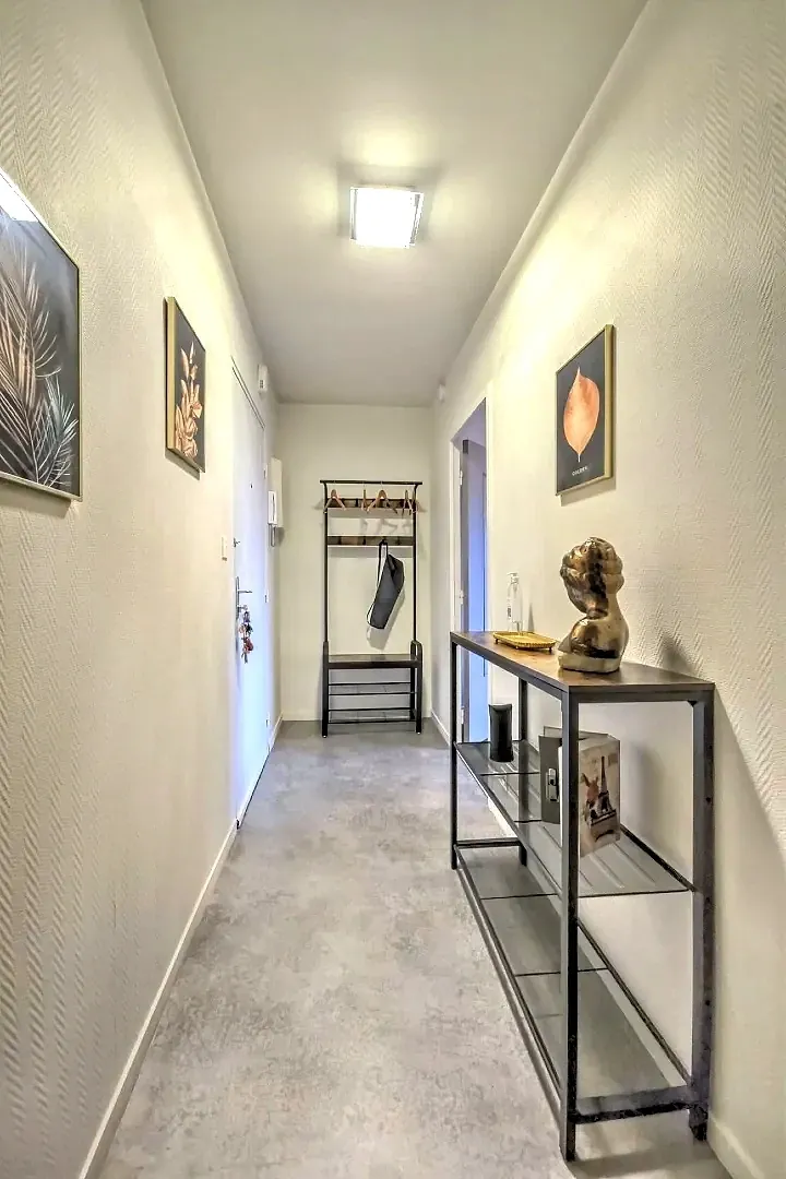 Studio meublé de 36 m² à Limoges, secteur Ester - Bois de la Bastide, avec parking sécurisé 