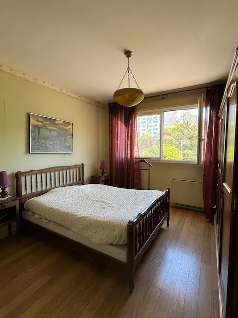 Appartement familial lumineux de 101 m² avec 4 chambres et loggia à St Priest 