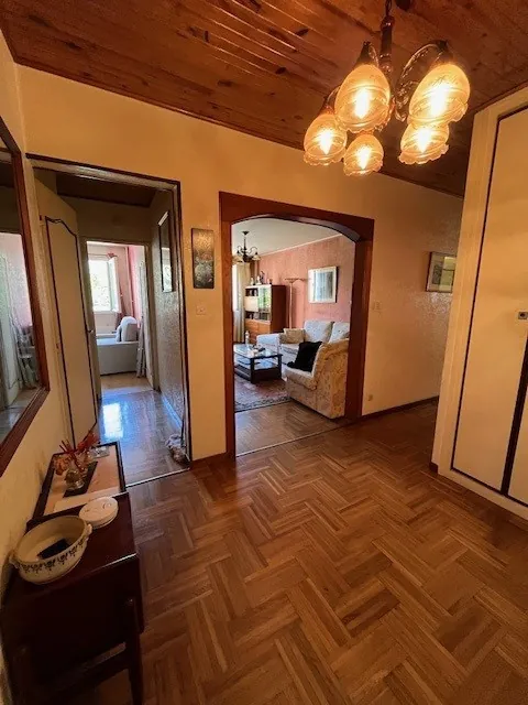 Appartement familial lumineux de 101 m² avec 4 chambres et loggia à St Priest 