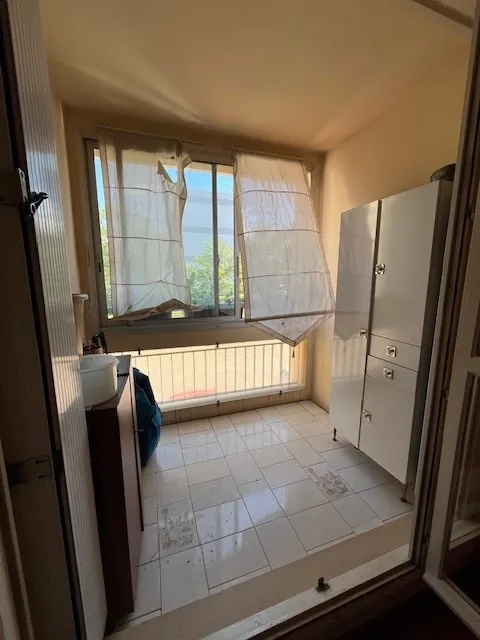 Appartement familial lumineux de 101 m² avec 4 chambres et loggia à St Priest 