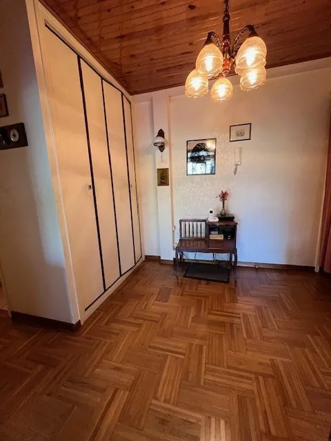 Appartement familial lumineux de 101 m² avec 4 chambres et loggia à St Priest 