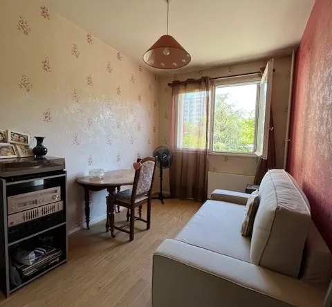 Appartement familial lumineux de 101 m² avec 4 chambres et loggia à St Priest