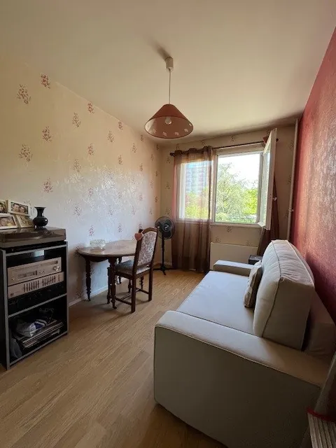 Appartement familial lumineux de 101 m² avec 4 chambres et loggia à St Priest 
