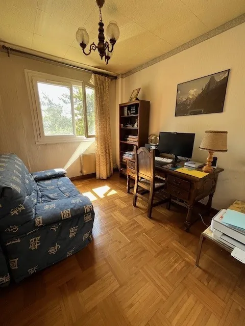 Appartement familial lumineux de 101 m² avec 4 chambres et loggia à St Priest 