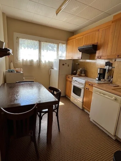 Appartement familial lumineux de 101 m² avec 4 chambres et loggia à St Priest 