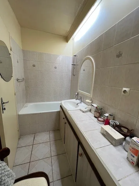 Appartement familial lumineux de 101 m² avec 4 chambres et loggia à St Priest 