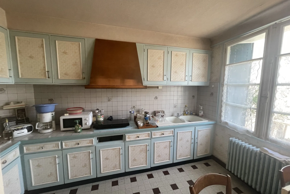 Maison à rénover de 124 m² proche de Poitiers à Latille 