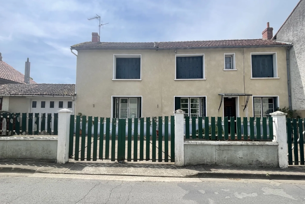 Maison à rénover de 124 m² proche de Poitiers à Latille 