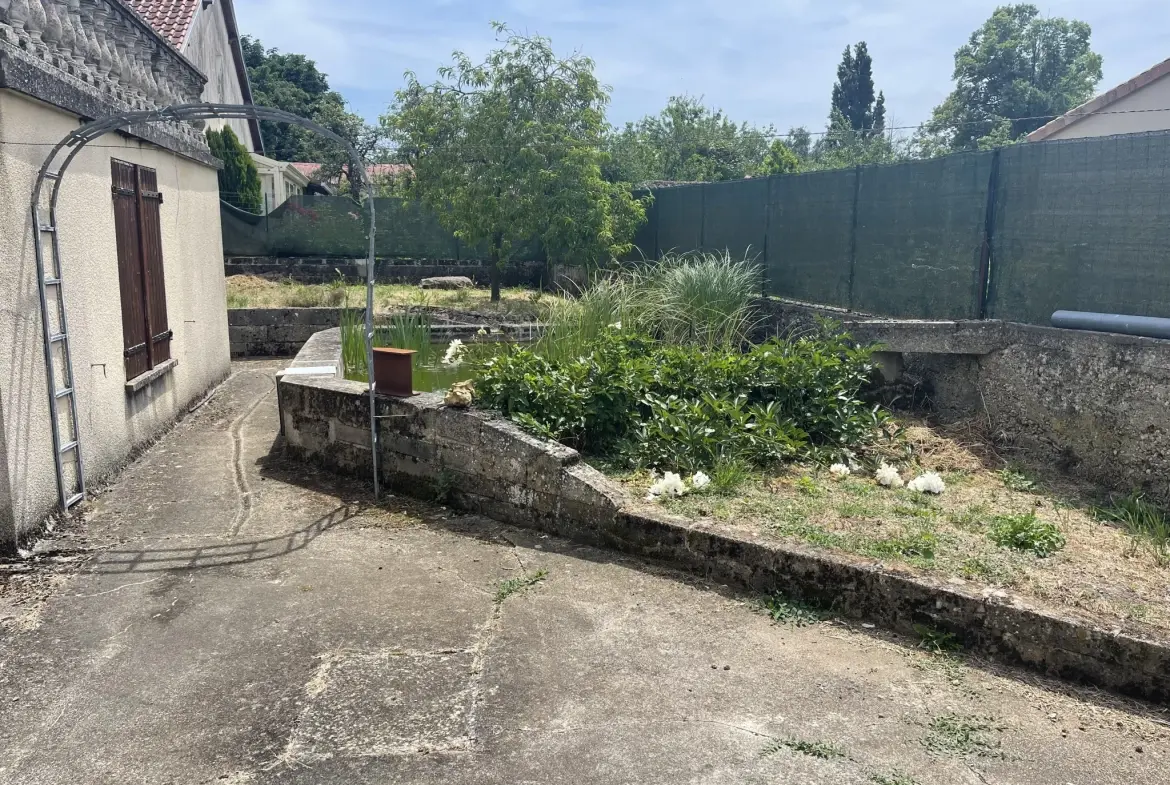 Maison à rénover de 124 m² proche de Poitiers à Latille 