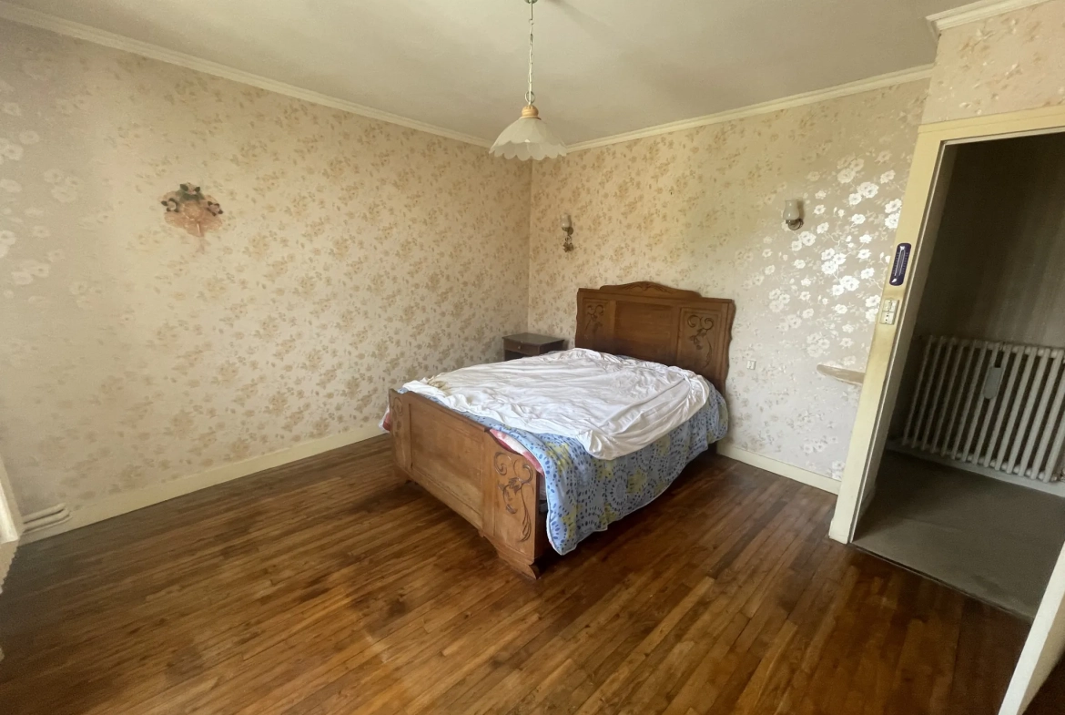 Maison à rénover de 124 m² proche de Poitiers à Latille 