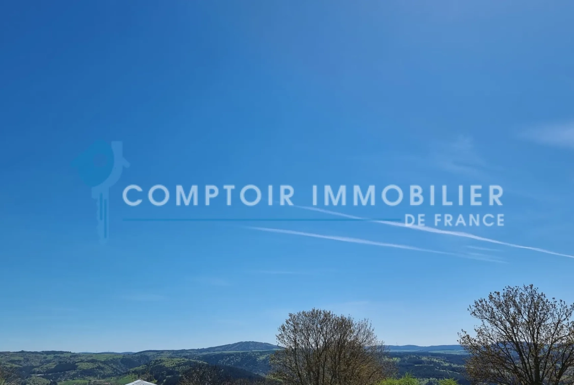 Maison et ferme à rénover en Ardèche avec vue montagne, 1800 m², prix attractif 