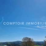 Maison et ferme à rénover en Ardèche avec vue montagne, 1800 m², prix attractif
