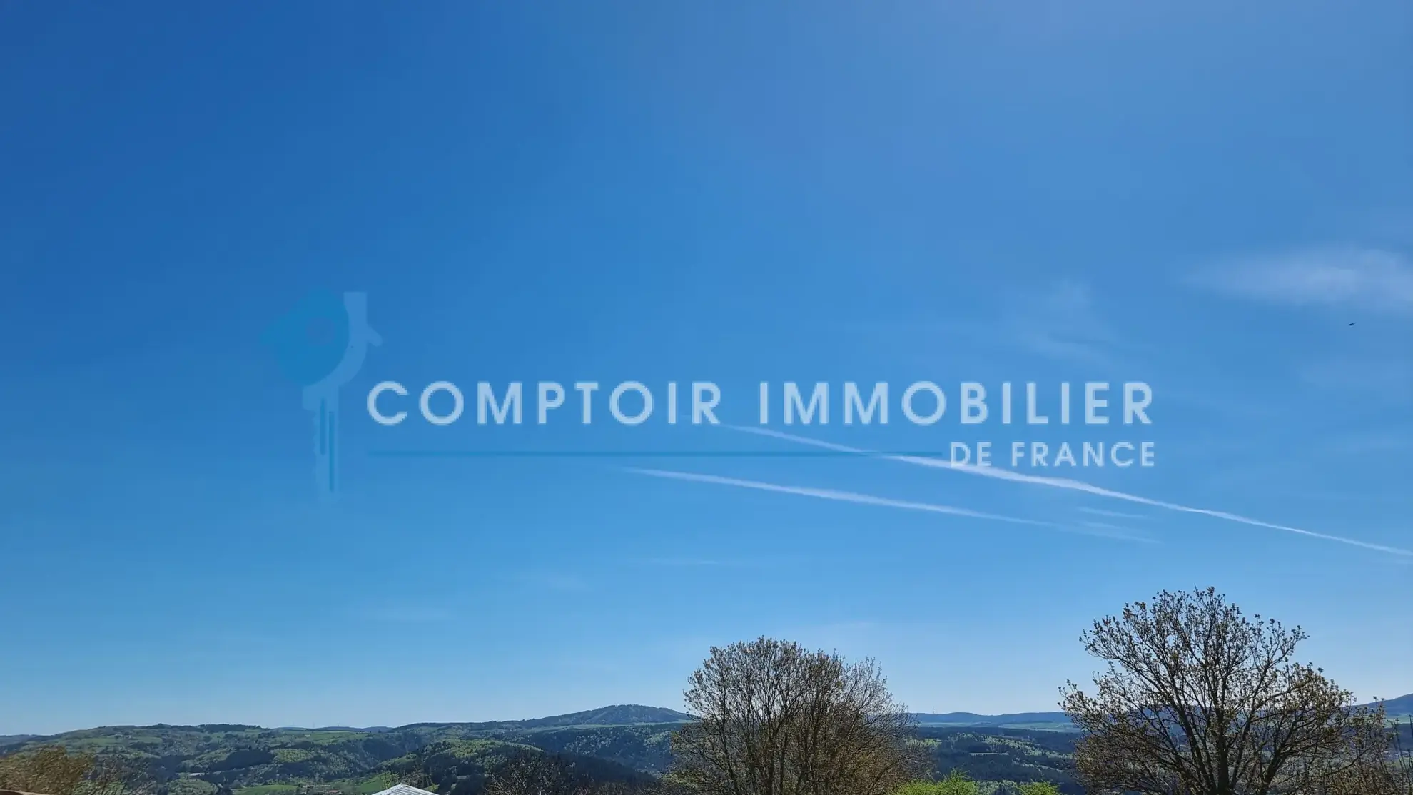 Maison et ferme à rénover en Ardèche avec vue montagne, 1800 m², prix attractif 