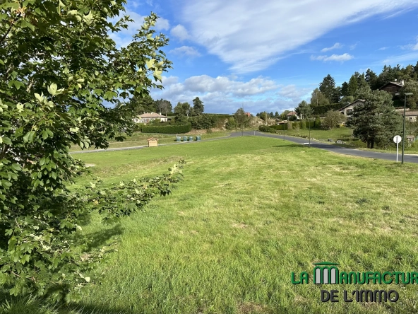 Terrain constructible de 1574 m² à Montfaucon-en-Velay – Idéal pour votre maison individuelle